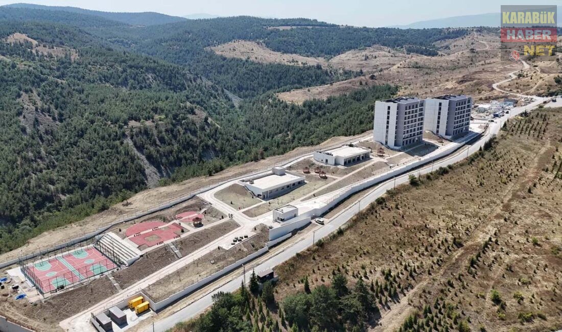 Karabük Gençlik ve Spor İl Müdürü Coşkun Güven, yapımı devam